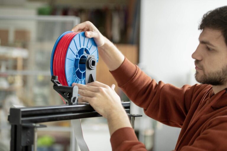 TPU w druku 3d -właściwości, zastosowanie, plusy i minusy